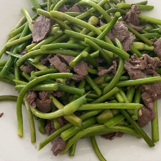 Nghé xào tỏi củ