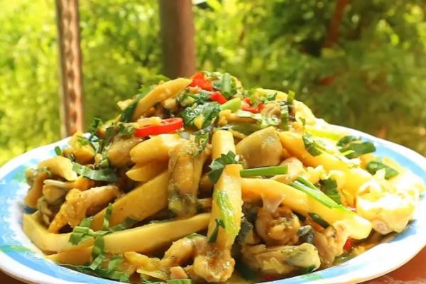 Ếch xào măng trúc